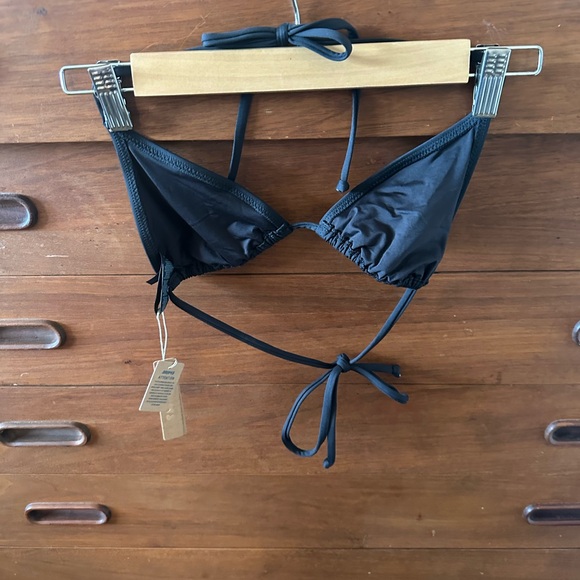 SKIMS Black Triangle Bikini Top - Size M *NWT - Picture 2 of 3